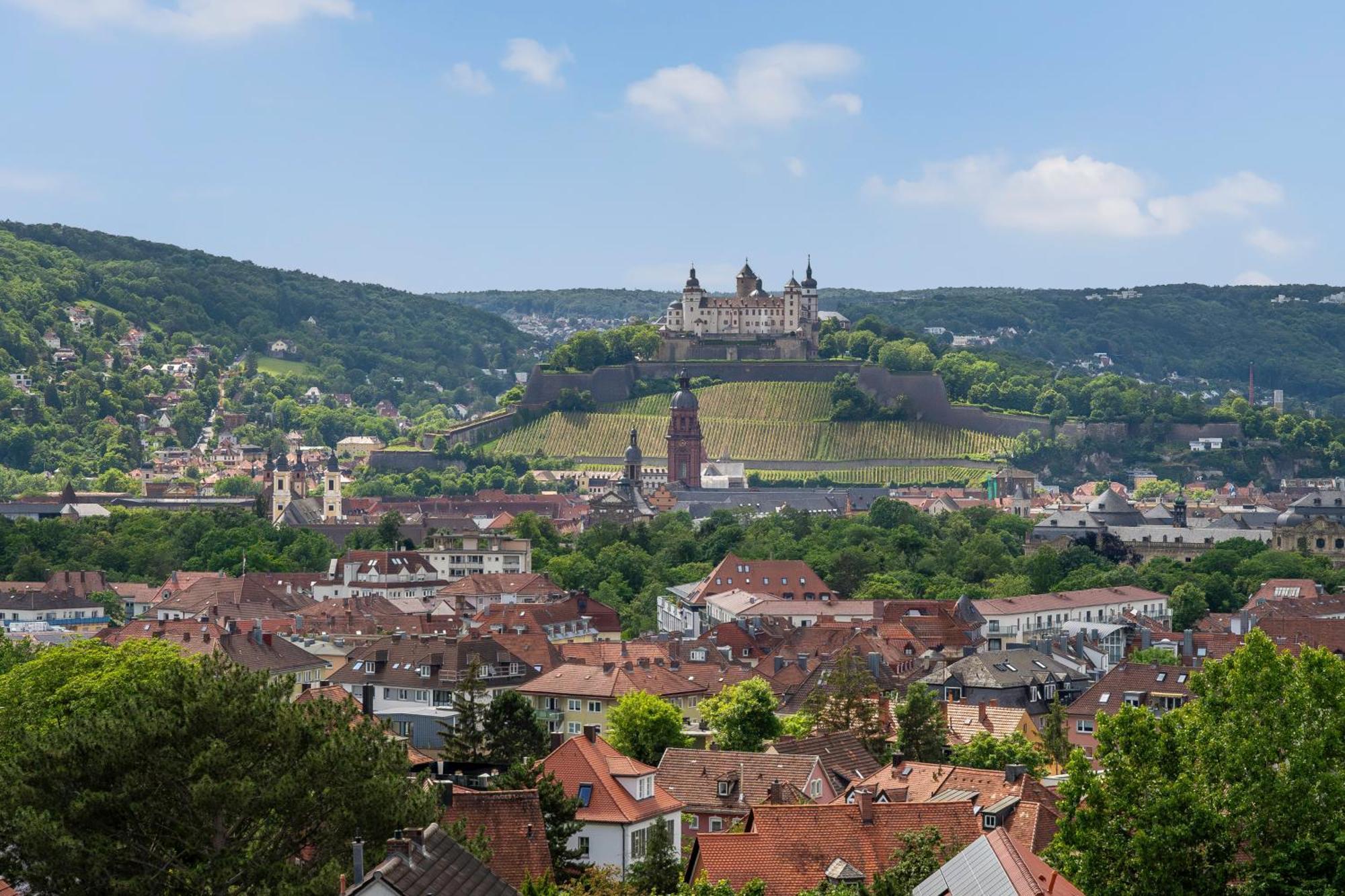 Dnd Design Loft I 170Qm I Parken I Balkon I Workstation I Netflix I Kaffee I Waschmaschine I Trockner I Xbox I Ausblick Apartment Wurzburg Bagian luar foto